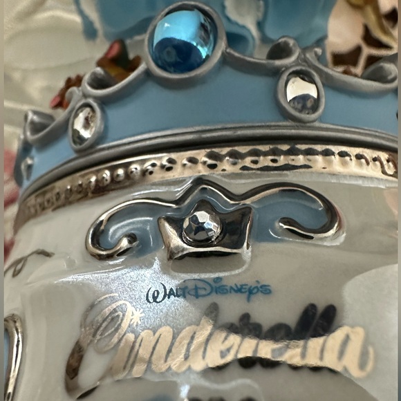 Disney Cinderella’s Dance Heirloom Music Box Collection - Picture 7 of 17